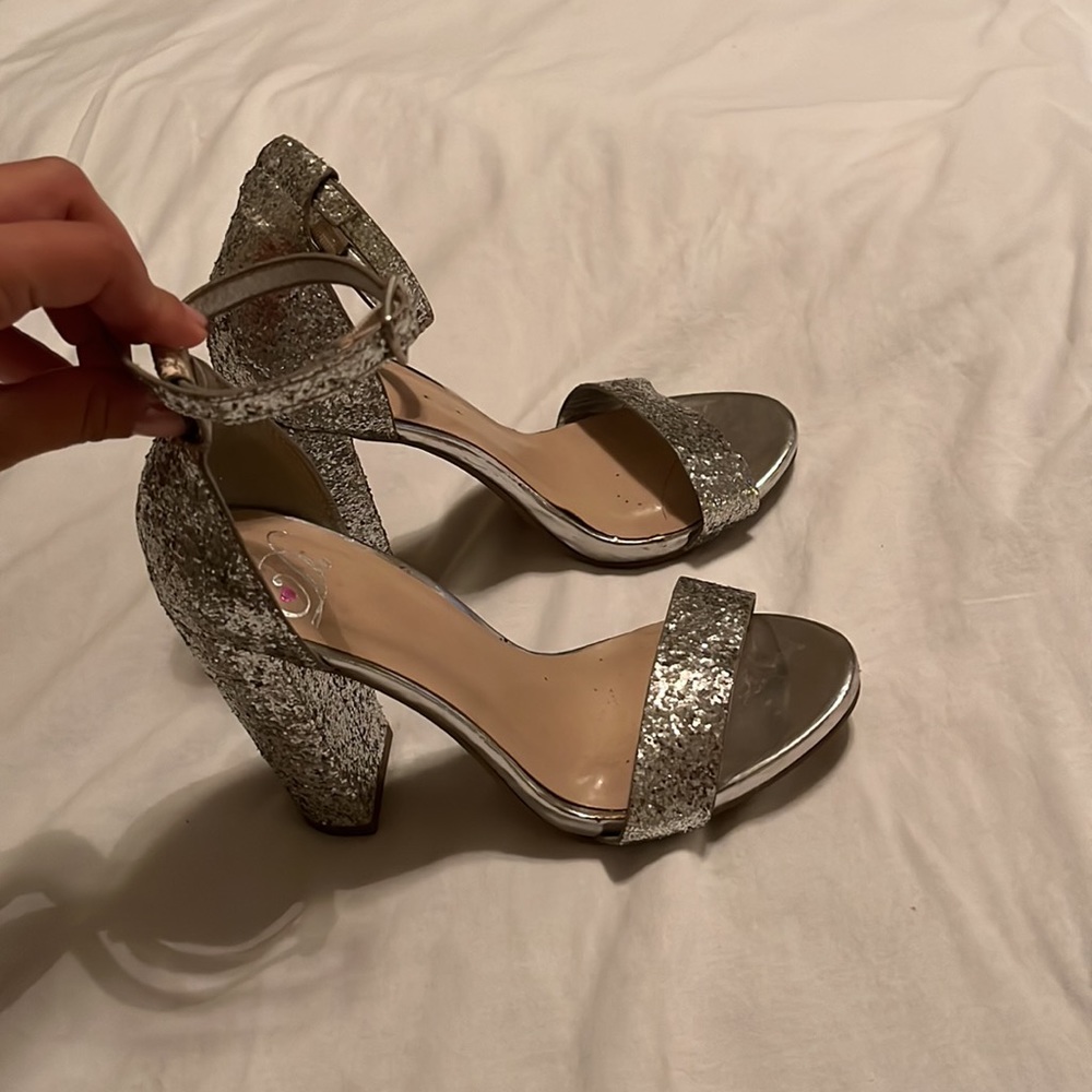 Shiny Heels - Picture 2 of 3